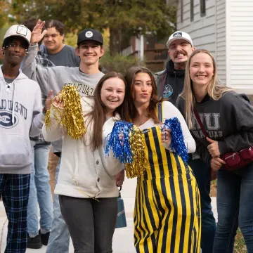 student HOCO parade watchers 2024